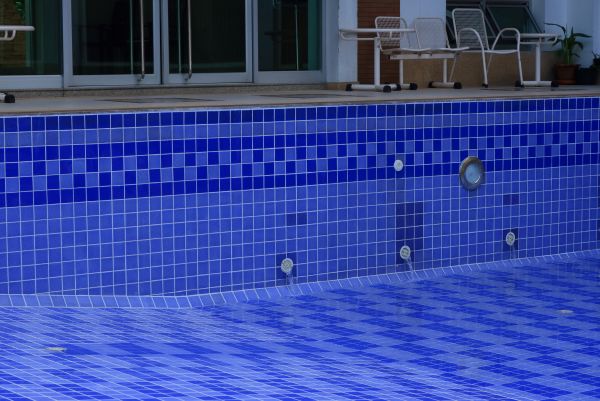 Pool Tile Cleaning